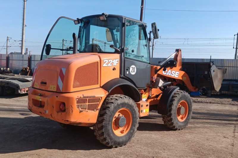 OmecoHub - Immagine CASE 221F