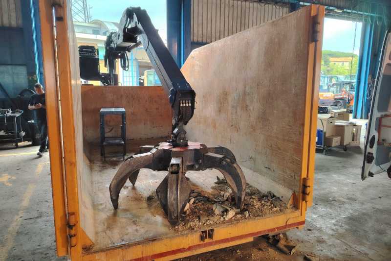 OmecoHub - Immagine LONGO CASSONE CON GRU